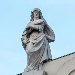 porta san francesco statua legge