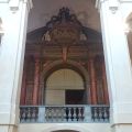Il portone monumentale dipinto del Teatro Farnese