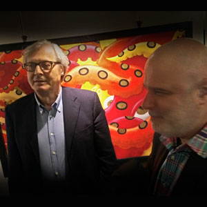 Vittorio Sgarbi e Oscar Salerni davanti l'opera pittorica Piovra